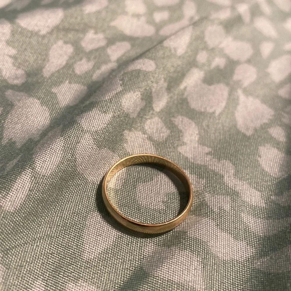 14k gold wedding band